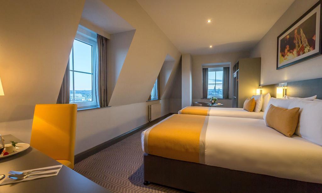 Kamer met Tweepersoonsbed en eenpersoonsbed
