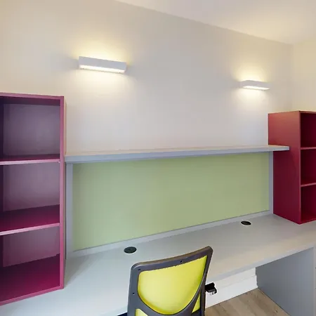 Victoria Mills - Ucc Summer Beds-2